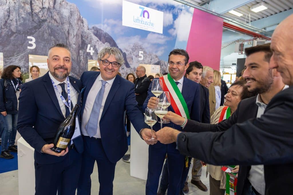 Brindisi con AIS Veneto dopo sciabolata inaugurale