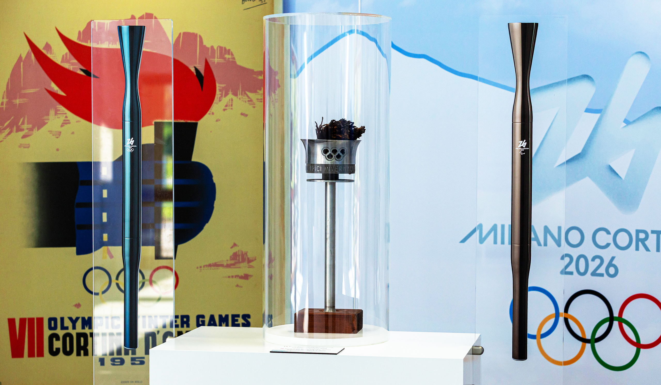 Cortina d'Ampezzo Due Olimpiadi immagine fiaccola olimpica